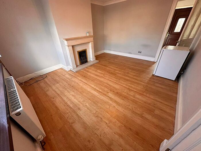2 Bedroom House To Rent In Throstle Avenue, Leeds, LS10