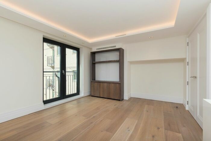 2 Bedroom Flat To Rent In Kensington Gardens Square, London, W2