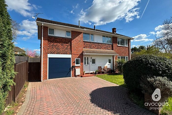 4 Bedroom Detached House For Sale In Bowmonts Road, Tadley, RG26
