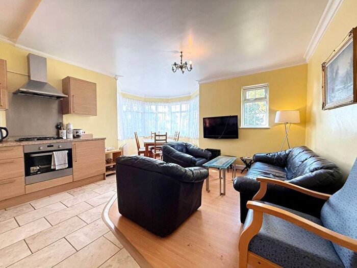 1 Bedroom Flat To Rent In Flat, The Towers, Engel Park, London, NW7