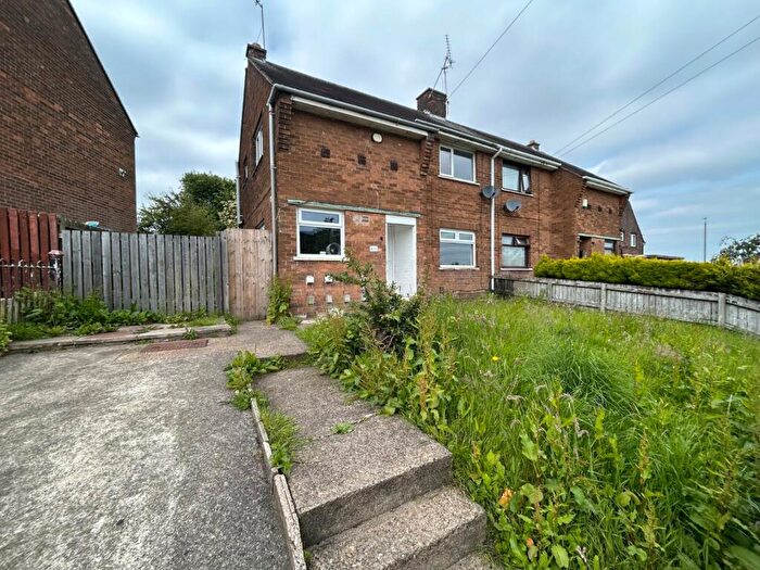 3 Bedroom Semi-Detached House To Rent In Knowles View, Bradford, West Yorkshire, BD4
