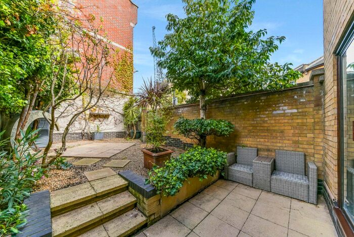 2 Bedroom End Of Terrace House To Rent In Hanover Avenue, London, E16