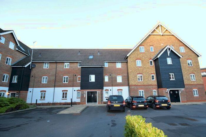 1 Bedroom Apartment To Rent In Fryers Lane, High Wycombe, HP12