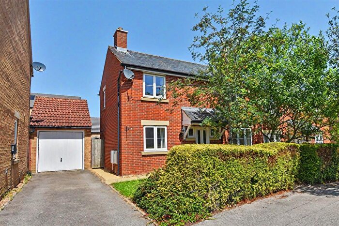 3 Bedroom Semi Detached House To Rent In Hepburn Crescent, Oxley Park, Milton Keynes, MK4