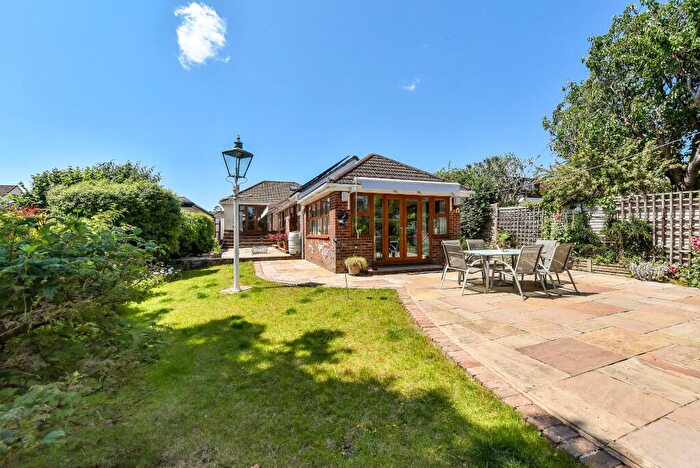 3 Bedroom Bungalow For Sale In North Road, Horndean, PO8