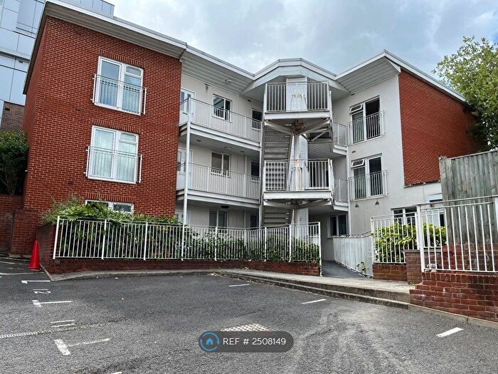 1 Bedroom Flat To Rent In Walnut Tree Close, Guildford, GU1