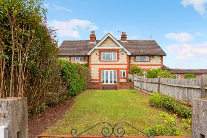 3 Bedroom Terraced House To Rent In Runwick, GU10