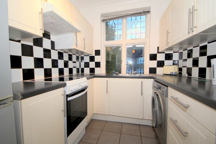1 Bedroom Flat To Rent In Uvedale Road, Enfield, EN2