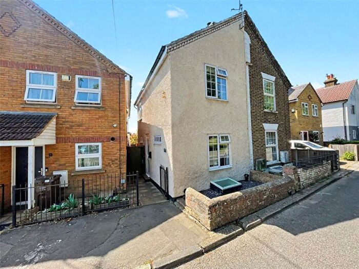 3 Bedroom Semi-Detached House For Sale In Grange Road, Gillingham, Kent, ME7