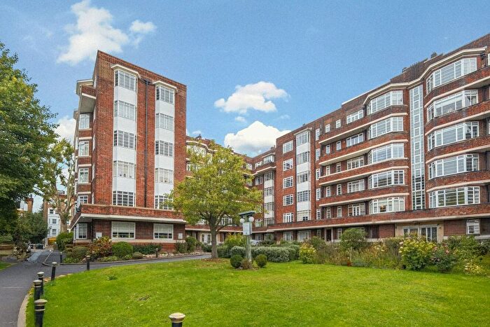 2 Bedroom Flat For Sale In Belsize Avenue, London, NW3