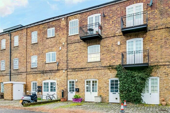 1 Bedroom Flat To Rent In Welmar Mews, Clapham Park Road, London, SW4