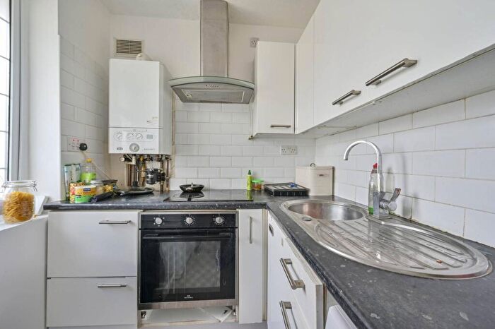 2 Bedroom Maisonette For Sale In York Close, Merton, Morden, SM4