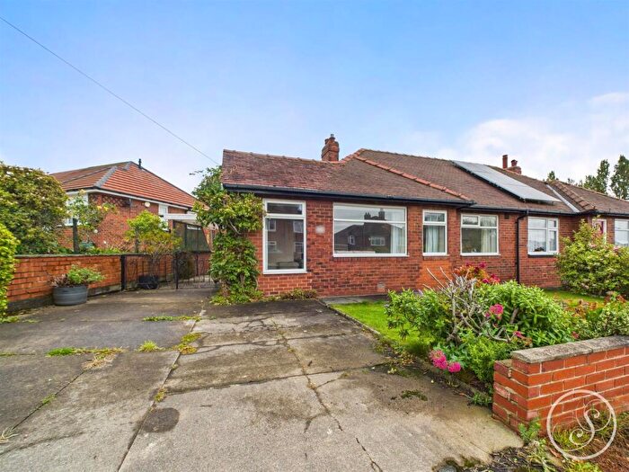 2 Bedroom Semi-Detached Bungalow For Sale In Pinfold Road, Leeds, LS15
