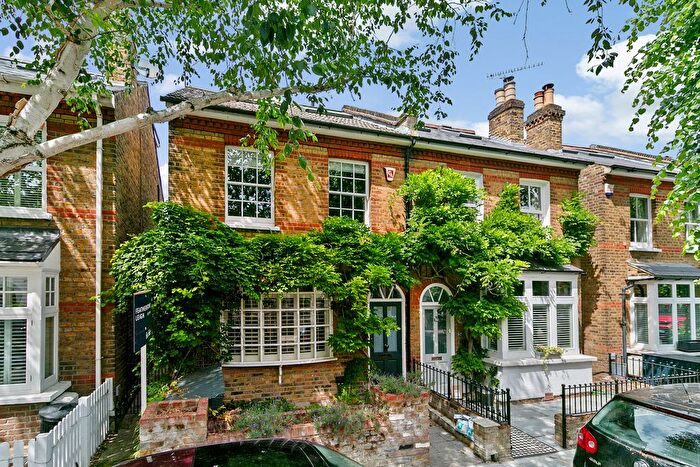 4 Bedroom Semi Detached House For Sale In South Western Road, Twickenham, TW1