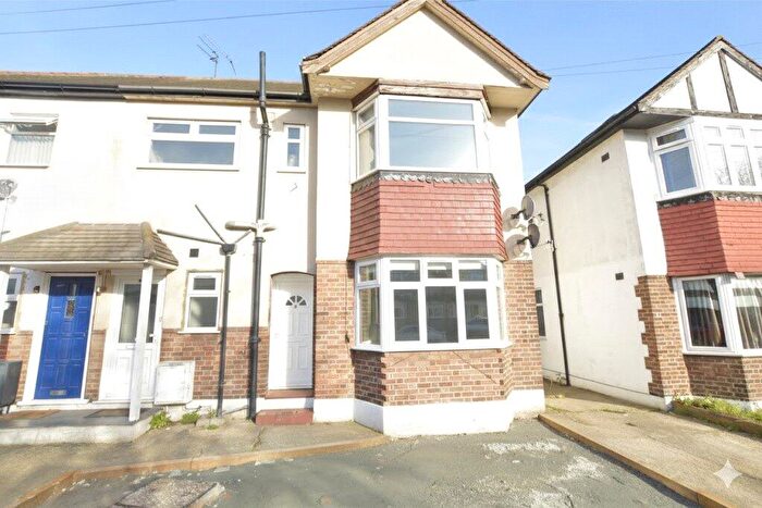 2 Bedroom Maisonette To Rent In Arundel Road, Harold Wood, Romford, Essex, RM3