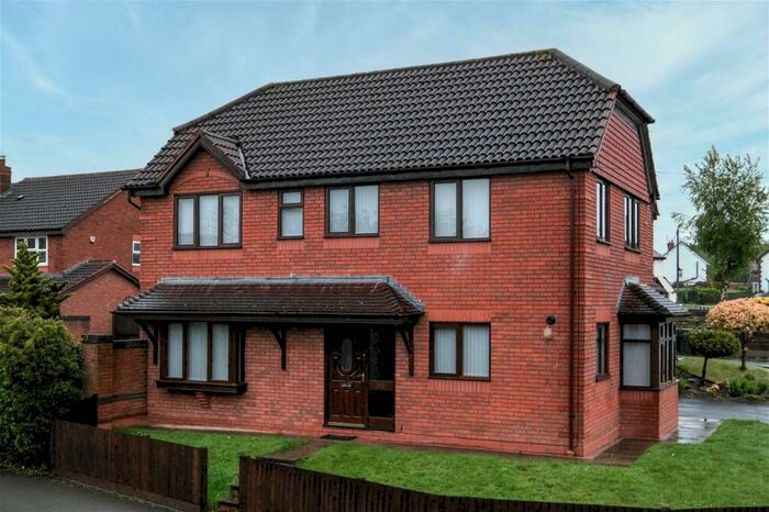 4 Bedroom Detached House To Rent In Golden Cross Lane, Catshill, Bromsgrove, B61