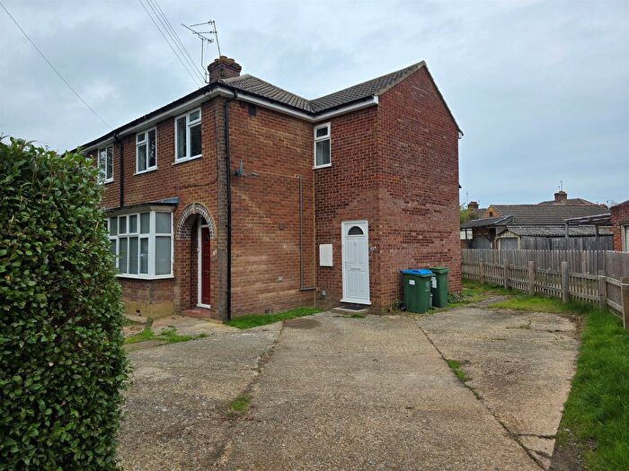 1 Bedroom Maisonette For Sale In Clinton Crescent, Aylesbury, HP21