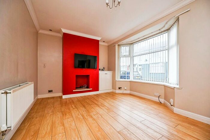 3 Bedroom End Of Terrace House For Sale In Munster Road, Liverpool, Merseyside, L13