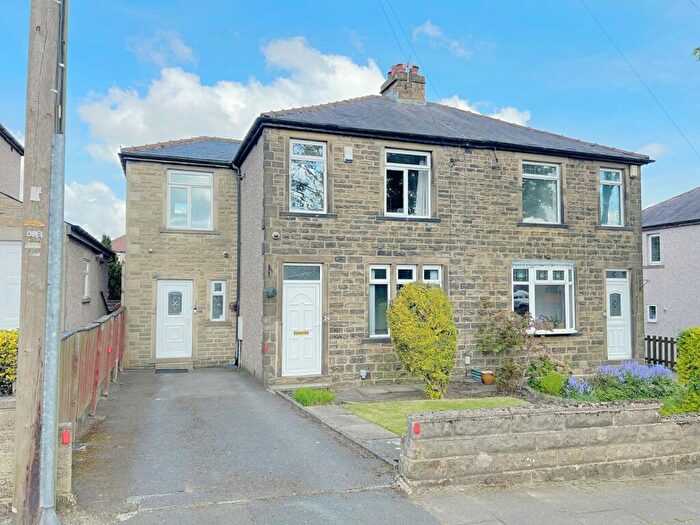 4 Bedroom Semi-Detached House For Sale In Kenley Avenue, Off Moore Avenue, Bradford, BD6
