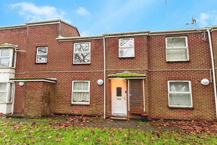 2 Bedroom Maisonette For Sale In Allhallows Court, Exeter, EX4