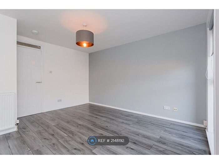 2 Bedroom End Of Terrace House To Rent In Park Green, Erskine, PA8