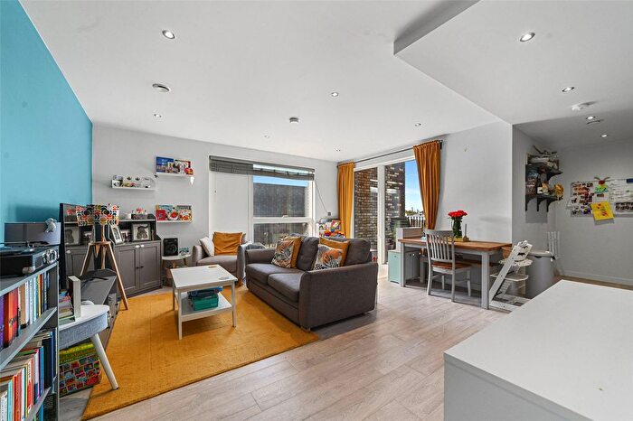 3 Bedroom Flat For Sale In Peel House, Copper Street, London, E20