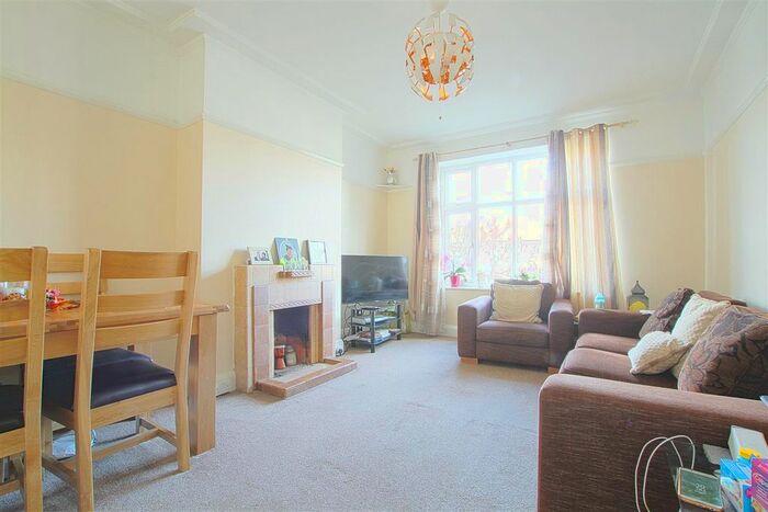 2 Bedroom Flat To Rent In Boston Manor Road, Brentford, TW8