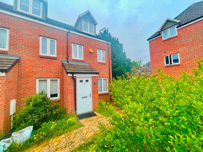 3 Bedroom End Of Terrace House To Rent In Guardian Way, Luton, LU1