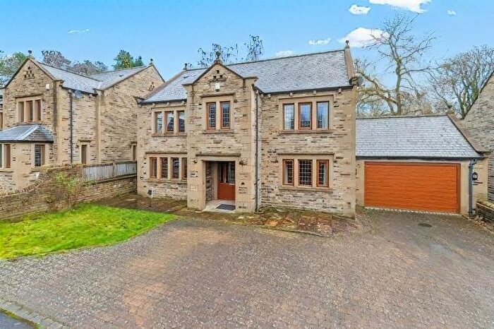 5 Bedroom Detached House For Sale In The Paddock, Skipton, BD23