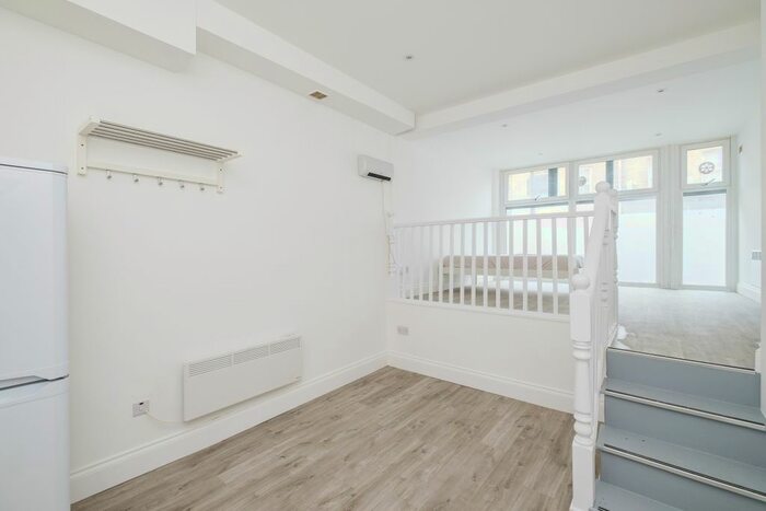 Studio To Rent In Greenwich South Street, London, SE10