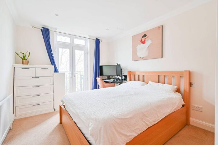 2 Bedroom Flat For Sale In Pentonville Road, Islington, London, N1