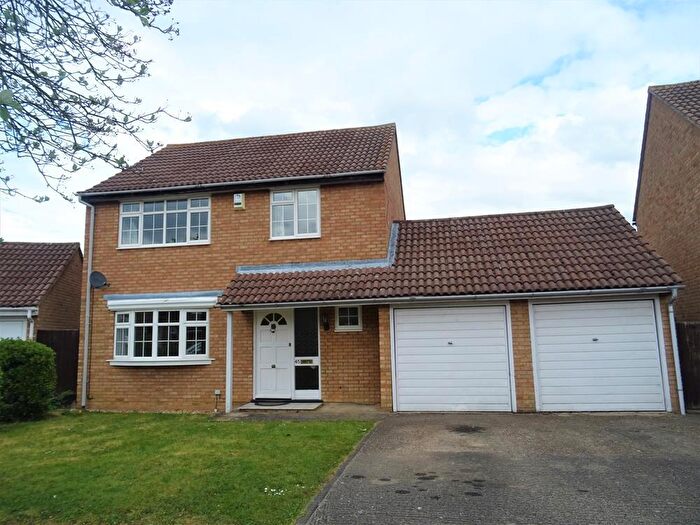 4 Bedroom Detached House To Rent In Douglas Road, Brickhill, MK41