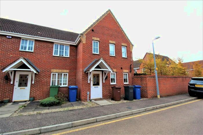 3 Bedroom Semi-Detached House To Rent In Lennox Close, Chafford Hundred, Grays, RM16