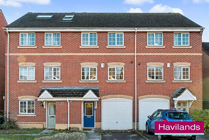 3 Bedroom Town House To Rent In Kinderton Close, London, N14