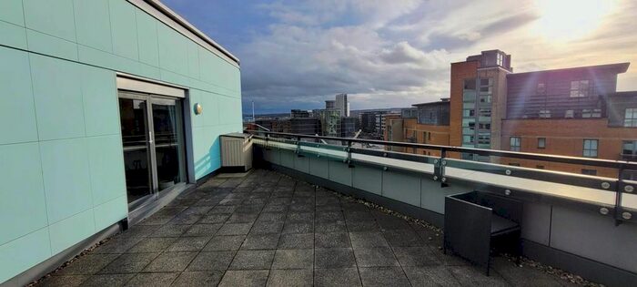 2 Bedroom Flat To Rent In Gateway West, East Street, Leeds, LS9