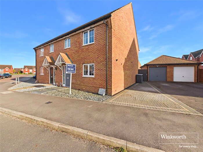 3 Bedroom Semi-Detached House For Sale In Pellitot Grove, Shinfield, Reading, Berkshire, RG2