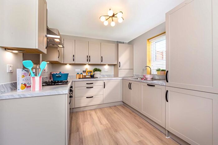 4 Bedroom End Of Terrace House For Sale In St Laurence Avenue, Aylesford, Maidstone, Kent, ME16