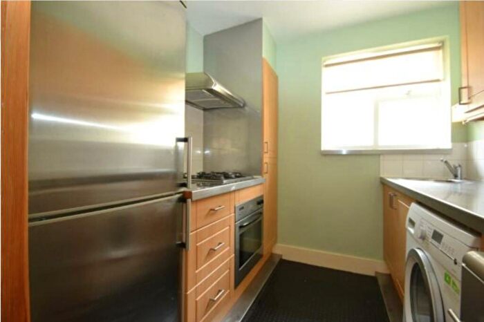 2 Bedroom Apartment To Rent In Surbiton, KT6