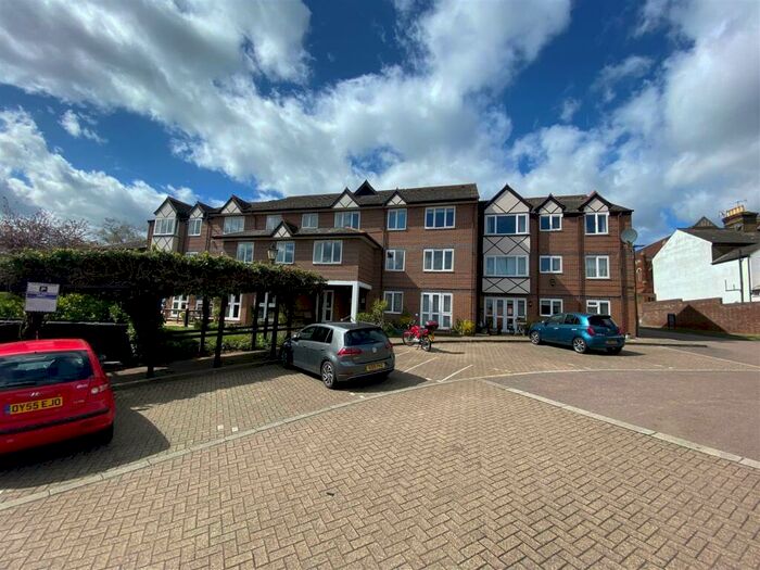 1 Bedroom Retirement Property For Sale In Marlborough Road, St. Albans, AL1