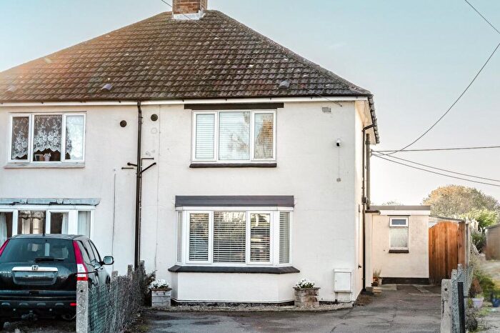 2 Bedroom Semi Detached House For Sale In Valentia Close, Bletchingdon, OX5