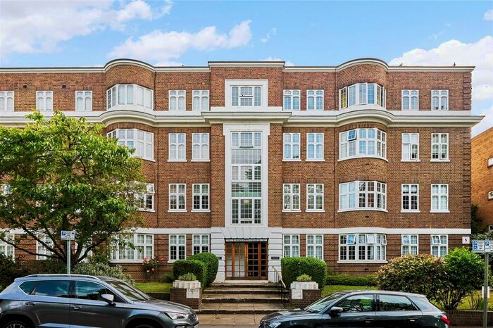 3 Bedroom Flat To Rent In Wimbledon Close, The Downs, London, SW20