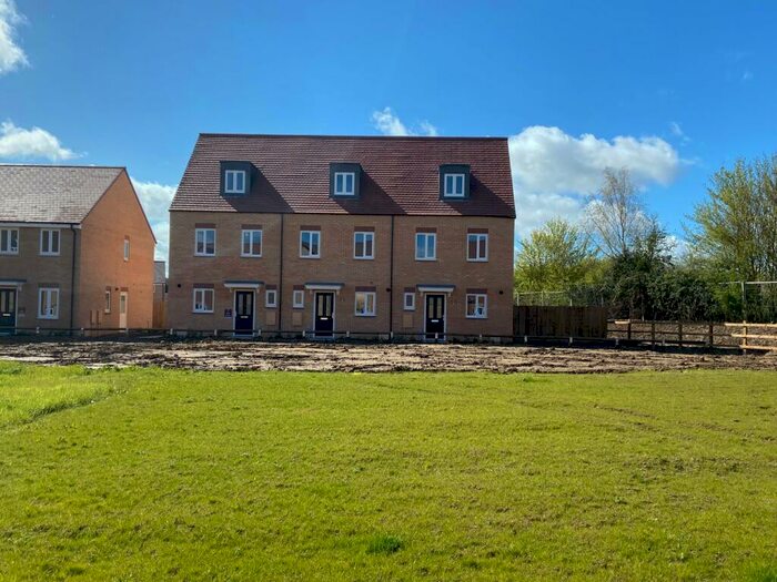 3 Bedroom Town House To Rent In Fakenham Green, Bourne, PE10