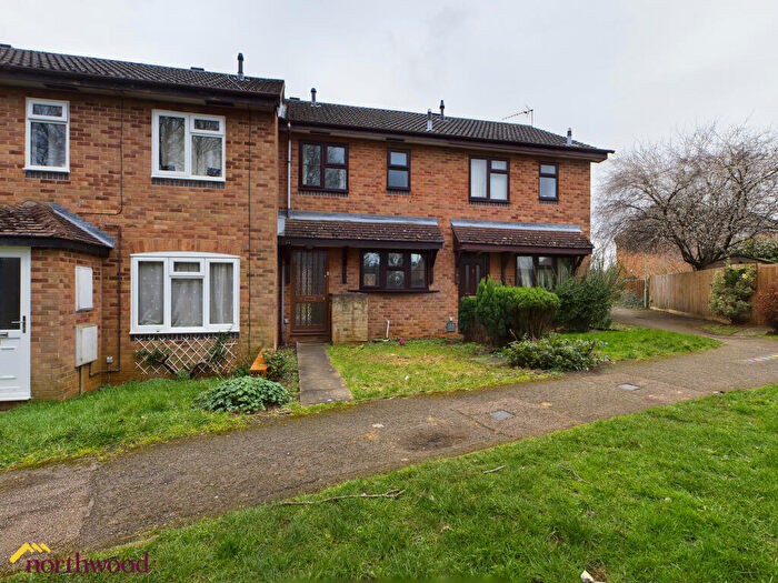 2 Bedroom Terraced House To Rent In Winchelsea Close, Banbury, OX16