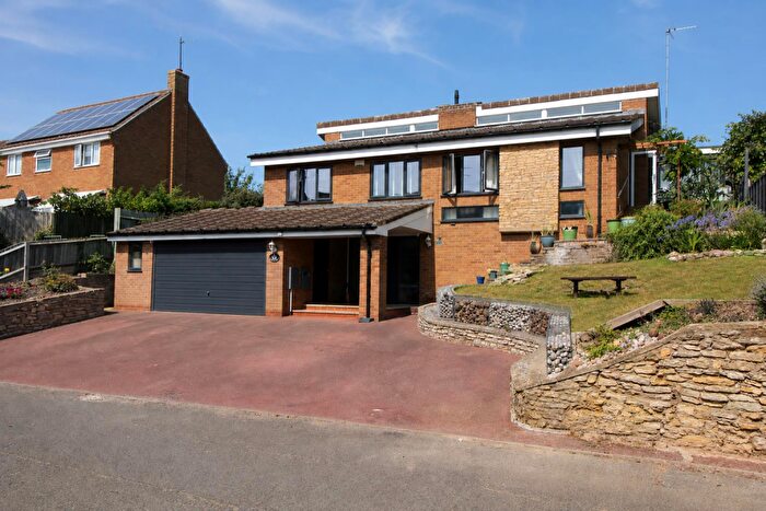 5 Bedroom Detached House For Sale In Newtown Road, Raunds, NN9