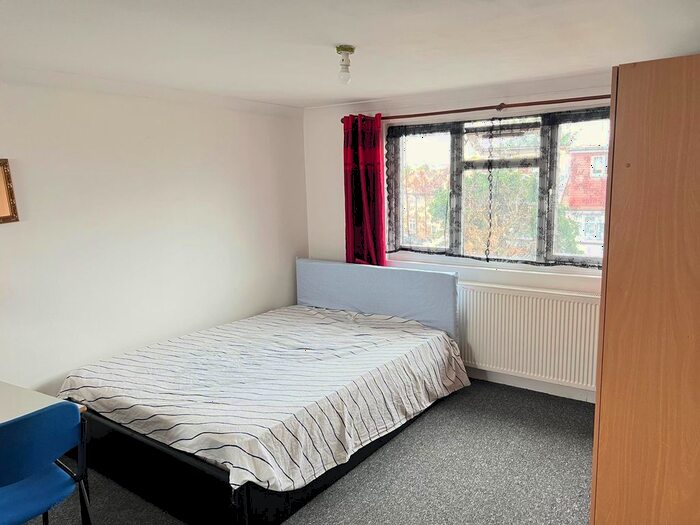 Studio To Rent In Ellerdine Road, Hounslow, TW3