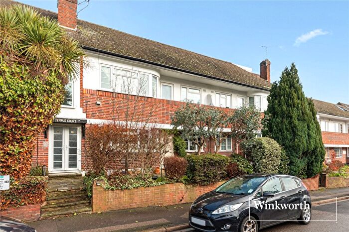 2 Bedroom Flat For Sale In Cyprus Road, Finchley, London, N3