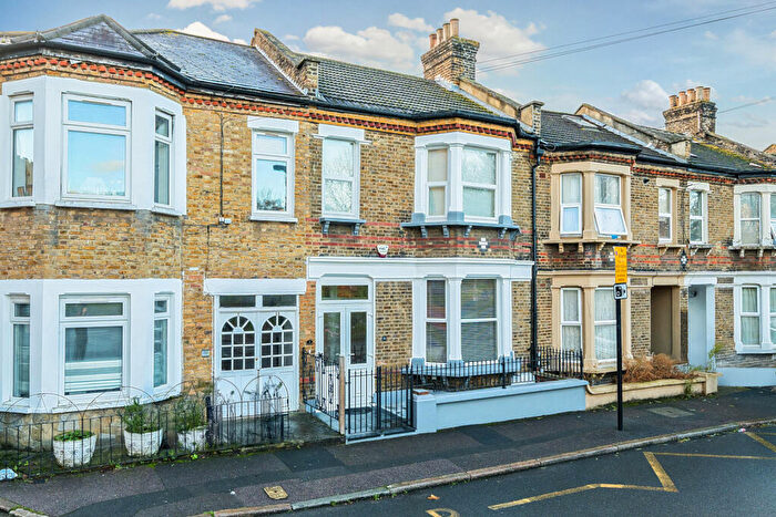 2 Bedroom Maisonette For Sale In Childeric Road, New Cross, London, SE14