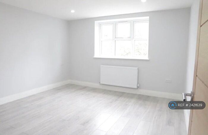 1 Bedroom Flat To Rent In Piooner House, Walton-On-Thames, KT12