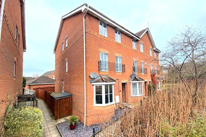 4 Bedroom End Of Terrace House For Sale In Arcadia Close, Beggarwood, Basingstoke, Hampshire, RG22