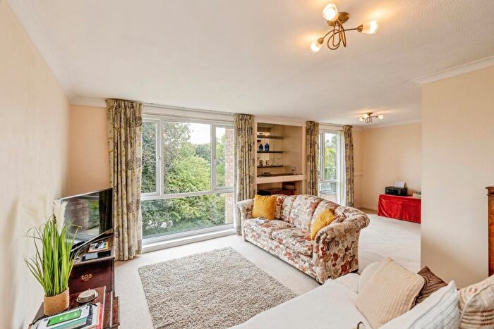 2 Bedroom Flat For Sale In Bridge Road, Leigh Woods, Bristol, BS8
